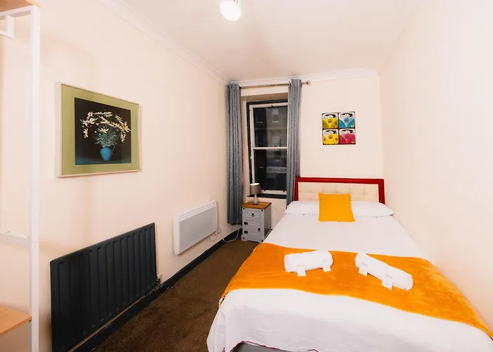 Cozy Old Town 4 Bedrm Appartement