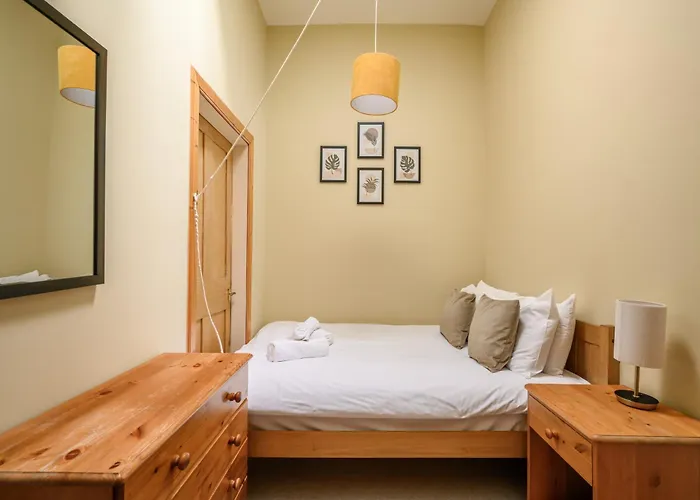 5-br 3-bth Newington - Modern & Spacious Edynburg