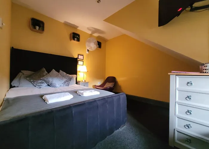 - Gilmore 3* Edinburgh