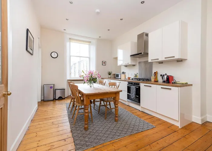 Tasteful 1-bedroom Near Meadows Lägenhet *