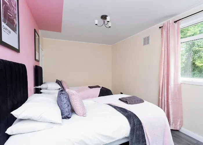 Stylish 3 Bed Abode - Parking And Garden 에든버러