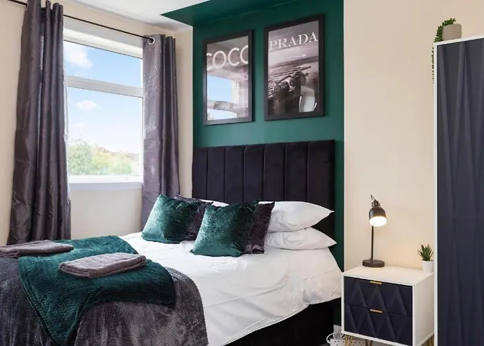 Stylish 3 Bed Abode - Parking And Garden 호텔 *