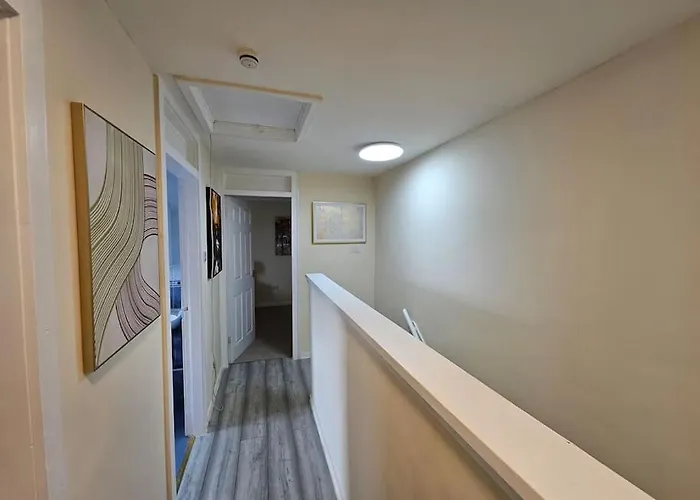 4 Bed House With 6 Beds Appartamento