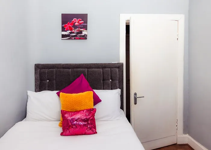 Warm 1 Bed By Holyrood Palace And Park!