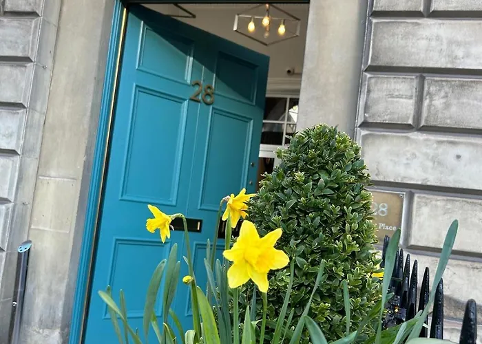 28 York Place