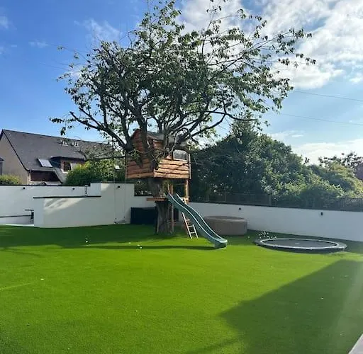 Vakantiehuis Beautiful Family With Golf