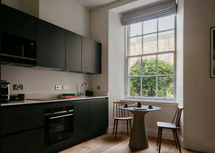 Hotel apartamentowy 33 Castle Terrace 4*