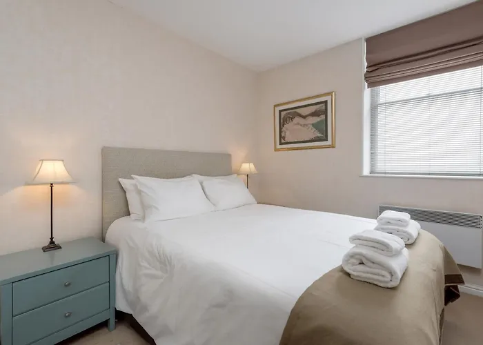 Causewayside - The Address Apartment *