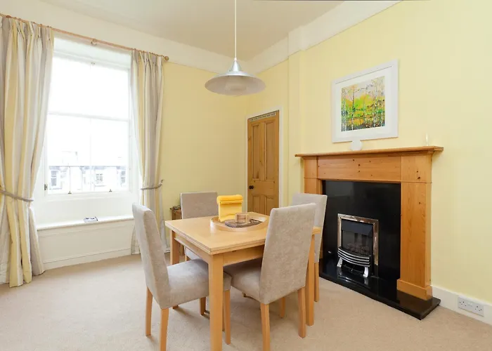 Mardale Crescent - 380