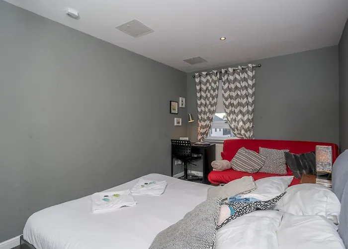 Pass The Keys Cosy Flat Edinburgh