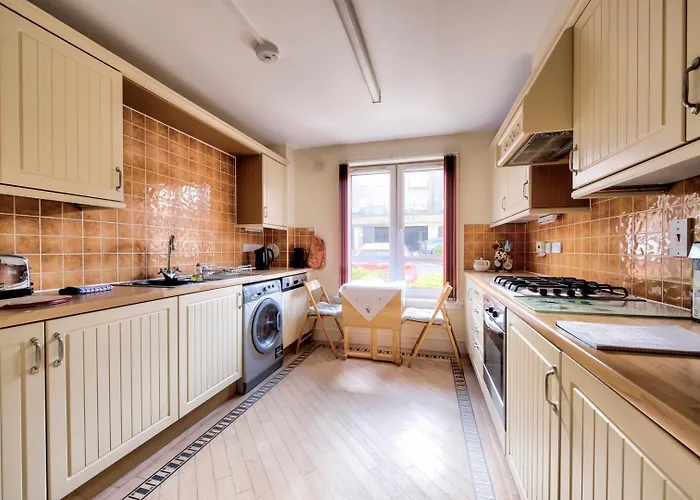 Guestready - Bright Near New Town *