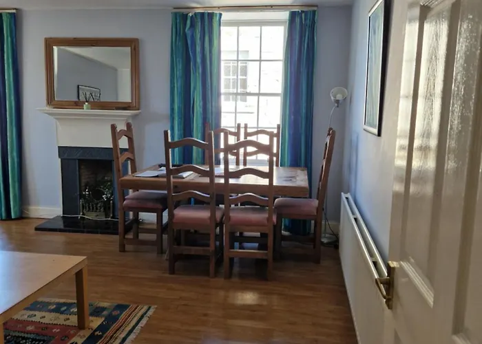 Rose Street 4 Bedroom