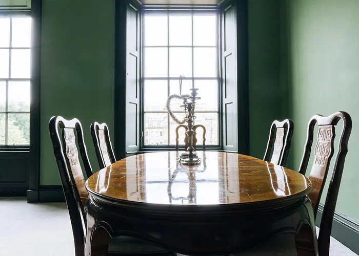 Apartment Grade A Listed 2 Bedroom In Edinburgh