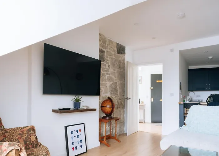 & Modern 2bd Flat - *