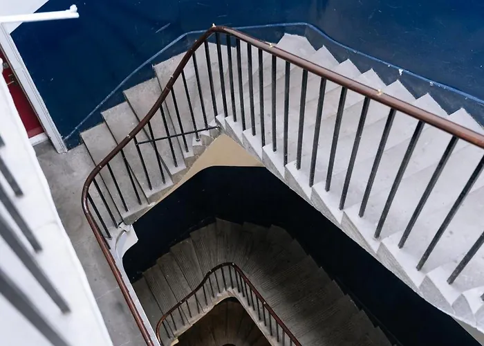 & Modern 2bd Flat - *