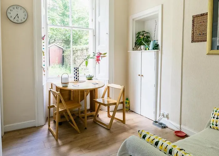 Palm Tree Apartment- Period With Cat Апартаменты