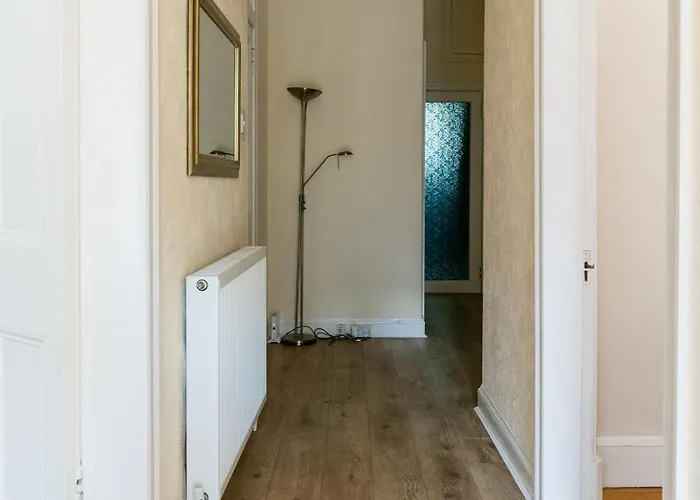 Апартаменты Palm Tree Apartment- Period With Cat Эдинбург