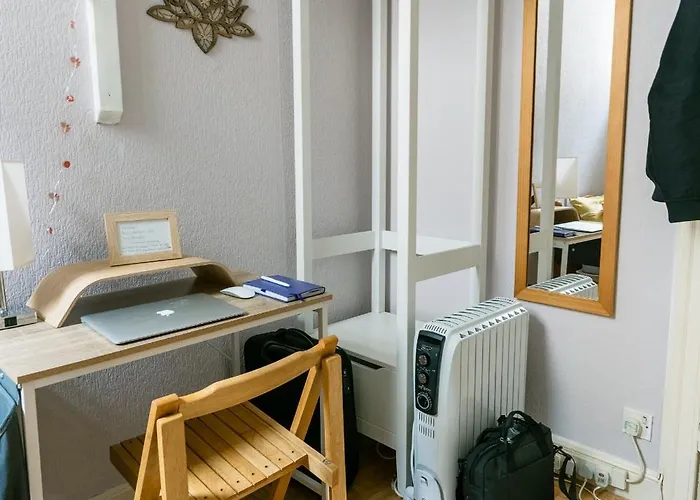 Апартаменты Palm Tree Apartment- Period With Cat