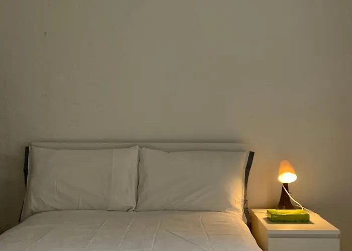Spacious Boutique Two-bedroom Next To The Castle Edinburgh