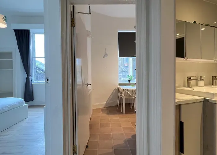 Spacious Boutique Two-bedroom Next To The Castle Apartmán Edinburgh