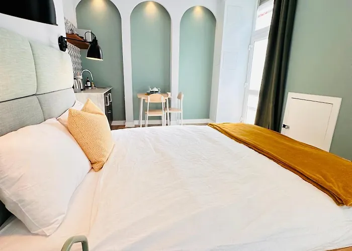 Luxury Modern L L Pet Friendly Apartment *