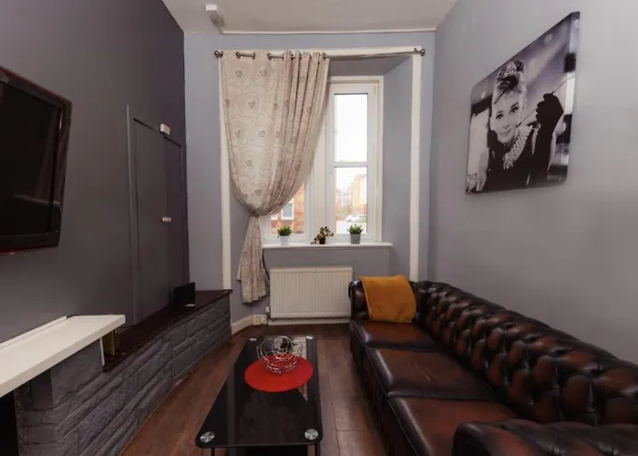 Warm By Holyrood Palace! דירה