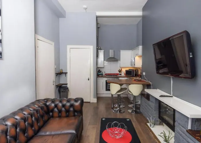 Warm By Holyrood Palace! דירה *