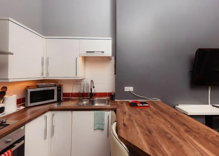 Warm By Holyrood Palace! דירה אדינבורו