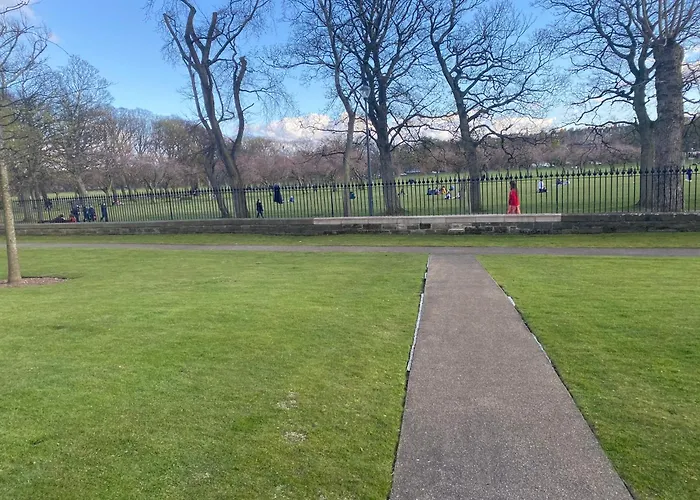 Executive Quartermile Near To Castle University With Park View Edynburg