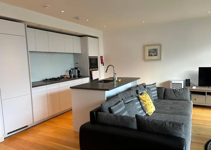 Executive Quartermile Near To Castle University With Park View Edynburg