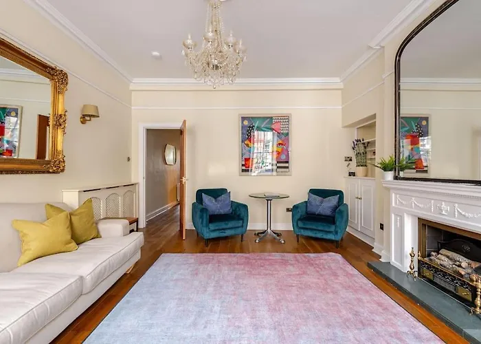 Stunning Royal Mile 2 Bedroom