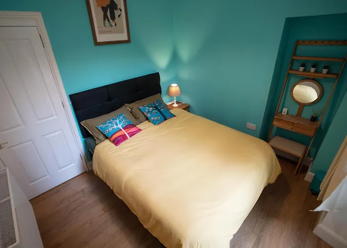 Stylish In 5 Beds 3 Bedrooms *