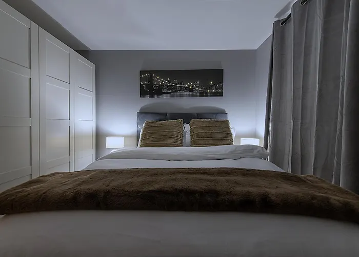 Διαμέρισμα Luxury 4 Bedroom Townhouse With Free Parking *