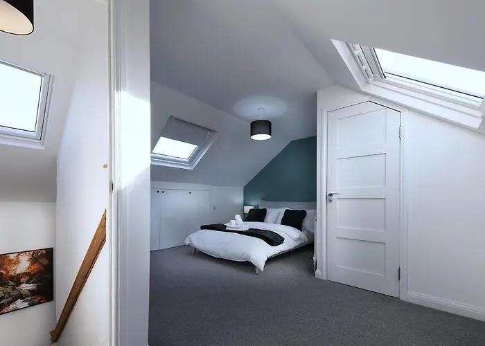 Luxury 4 Bedroom Townhouse With Free Parking Διαμέρισμα *