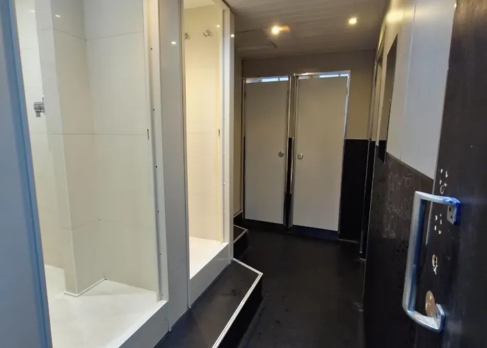 Backpackers - Over 18s Only *