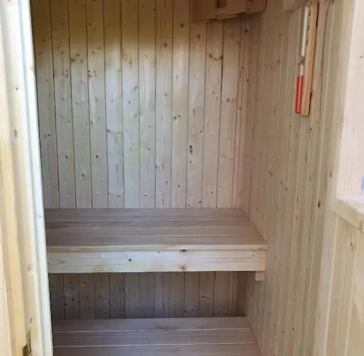 Artist Colony With Sauna And Private Garden, And Easy Walk To Centre