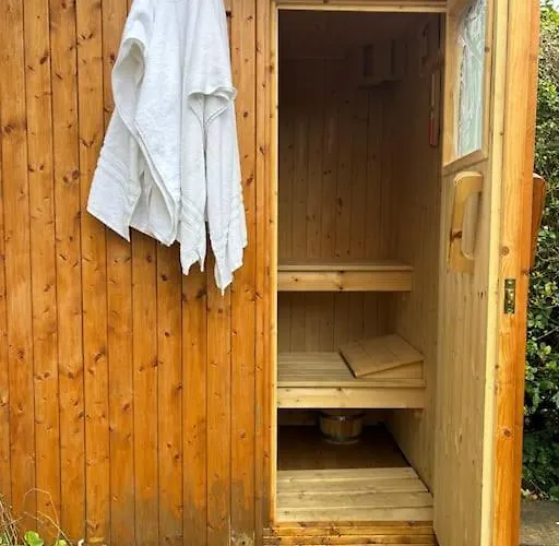 Apartment Artist Colony With Sauna And Private Garden, And Easy Walk To Centre Edinburgh