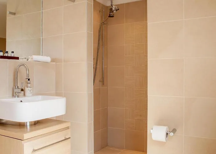 Cs Exclusive Of Princess Street West End Aparthotel *