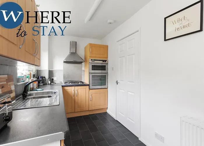 Lovely 2 Bedroom House בית נופש *