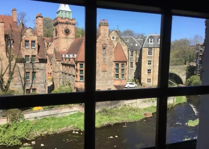 - - With Balcony And Free, Secure Garage Parking إدنبرة