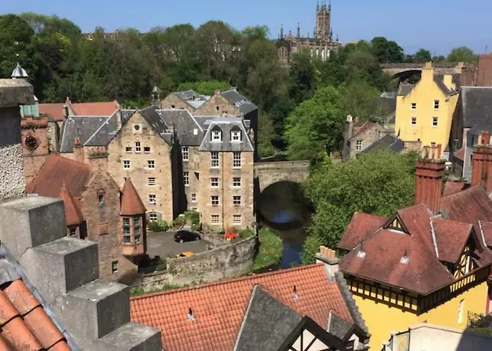 - - With Balcony And Free, Secure Garage Parking * إدنبرة