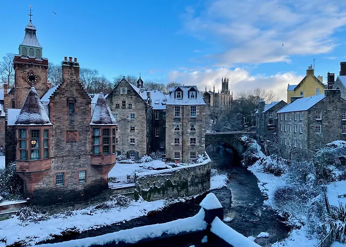 - - With Balcony And Free, Secure Garage Parking شقة