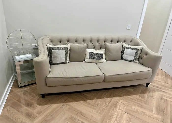 Luxury Spacious 4 Dbl Br House With Free Parking