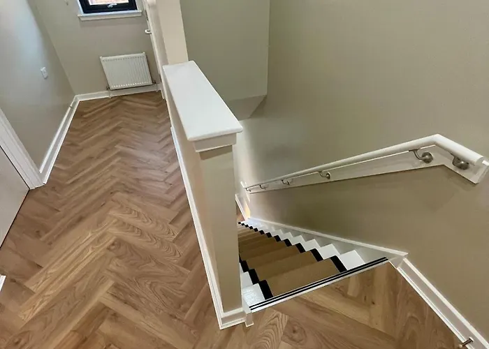 Luxury Spacious 4 Dbl Br House With Free Parking