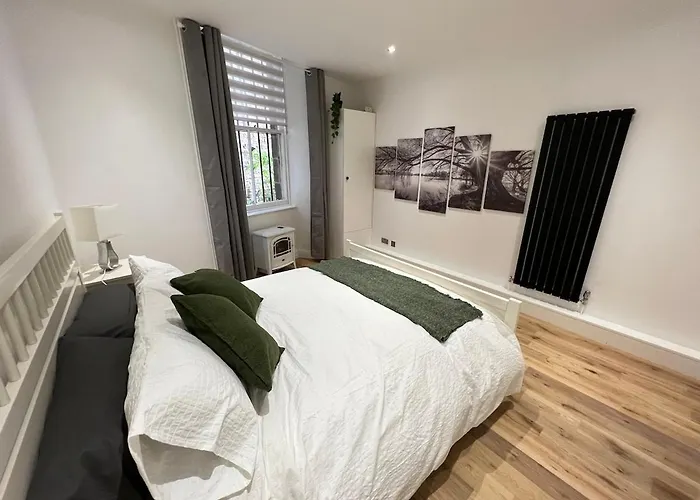 Stunning Refurbished Main Door Marchmont Daire