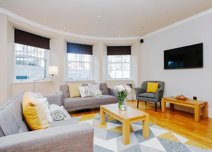 Апартаменты Large 3 Bed 3 Bath - New Town *