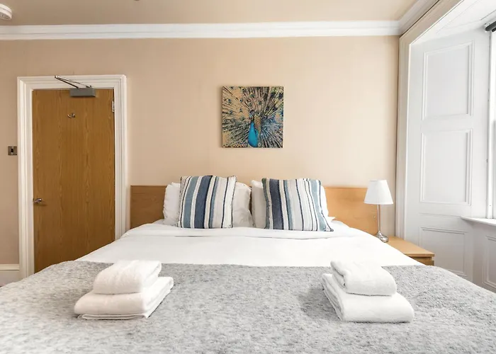 Large 3 Bed 3 Bath - New Town Апартаменты