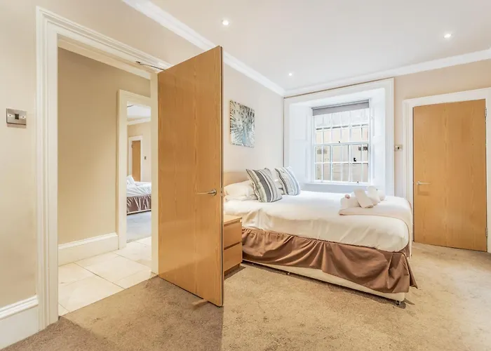 Апартаменты Large 3 Bed 3 Bath - New Town