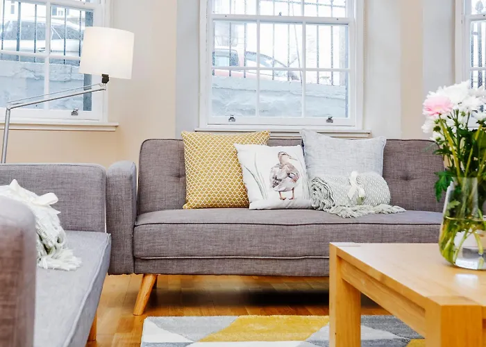 Апартаменты Large 3 Bed 3 Bath - New Town *