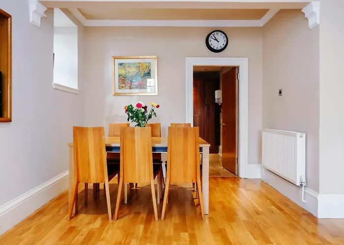 Large 3 Bed 3 Bath - New Town Эдинбург